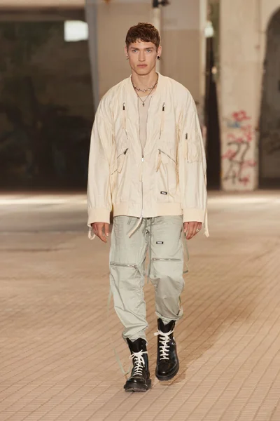Look 13